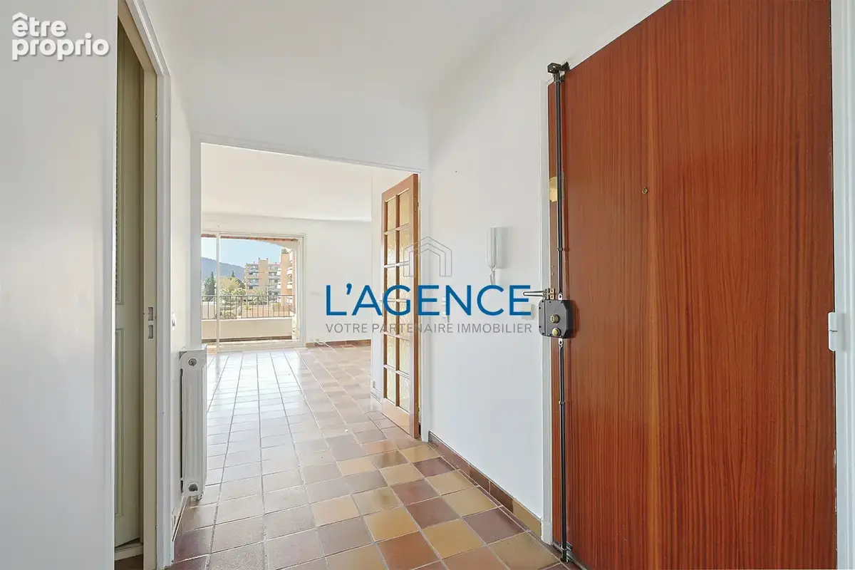 Appartement T4 de 89 m2 en dernier étage avec ascenseur dans résidence fermée et verdoyante au centre ville de - photo 6