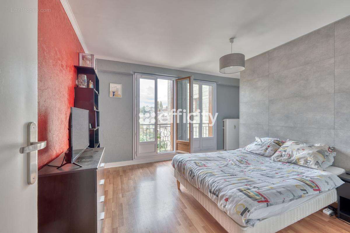 Appartement à EZANVILLE