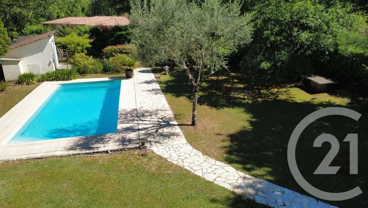 Maison à ROQUEFORT-LES-PINS