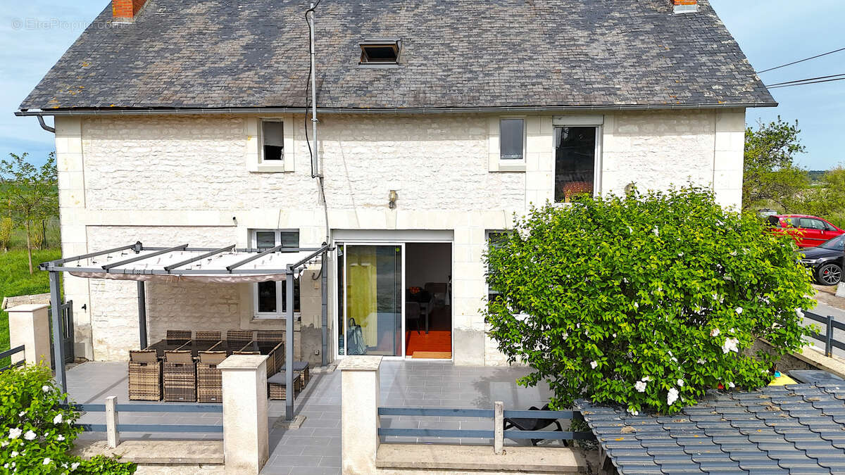 Maison à SAINT-GENEST-D'AMBIERE