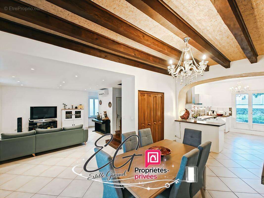 Maison bourgeoise rénovée, Coeur du village de Villegly - photo 3