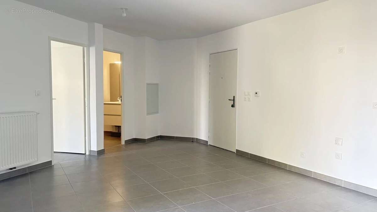 Appartement T2 - Etat Neuf avec jardin privatif et stationnement - Port-de-Bouc - Résidence Villa Marina - photo 5
