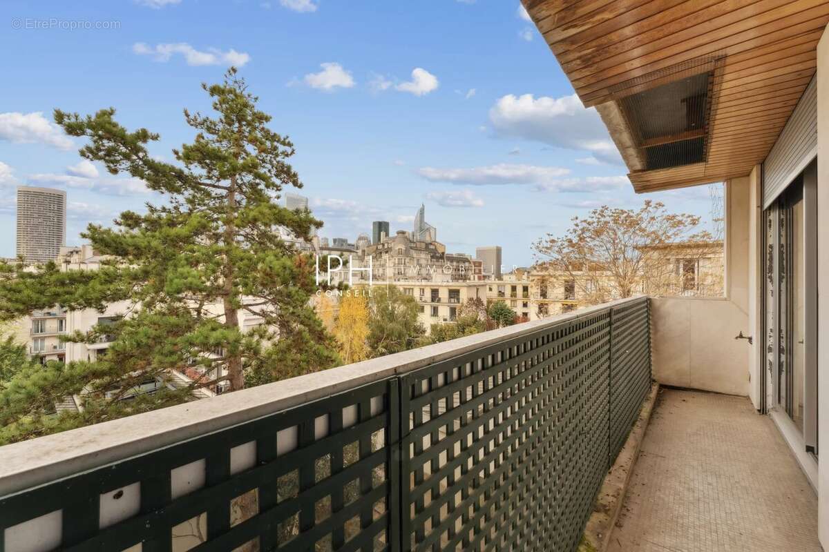 Appartement à NEUILLY-SUR-SEINE