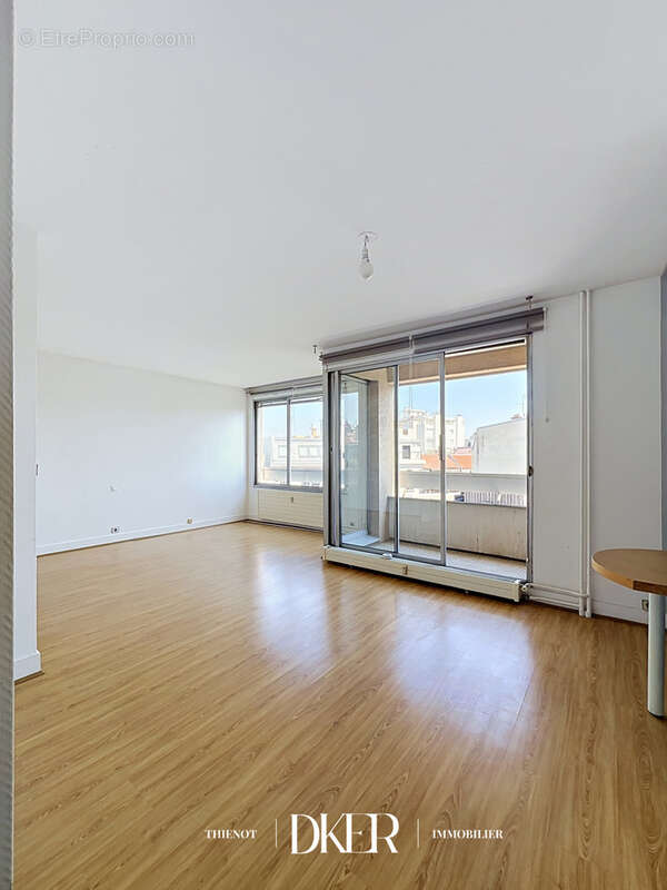 Studio lumineux avec balcon - Hyper-centre Reims - photo 2