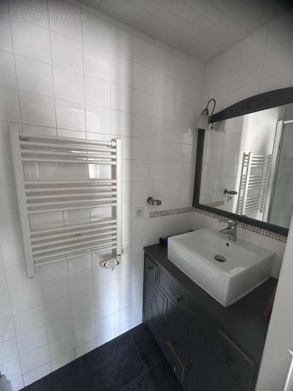 Appartement à PERON