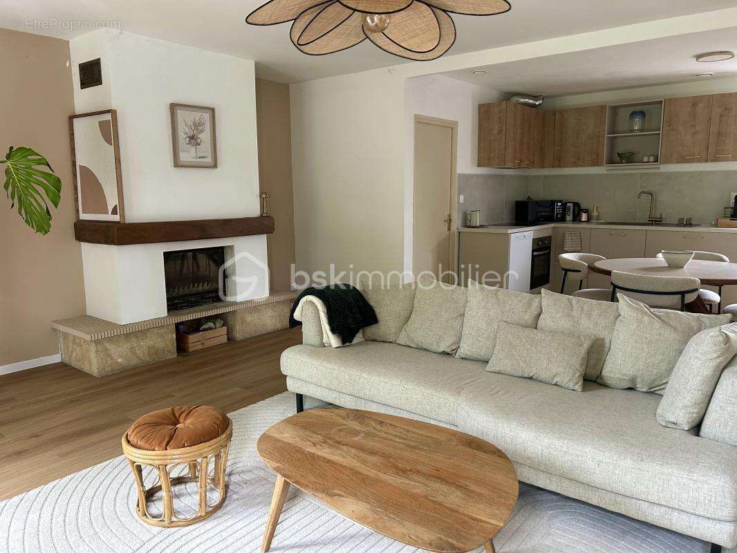 Maison à VILLECOMTAL-SUR-ARROS