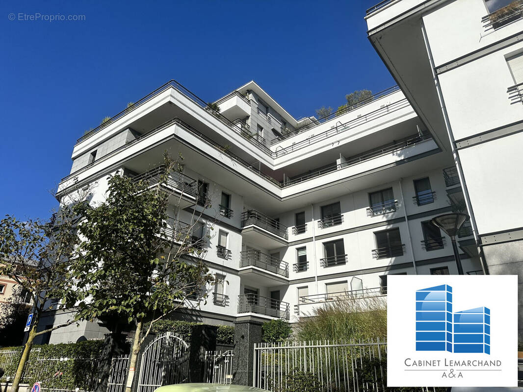 Appartement à COURBEVOIE