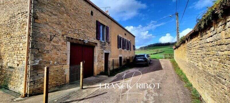 Maison 105 m² à Savigny-En-Terre-Plaine  - photo 8