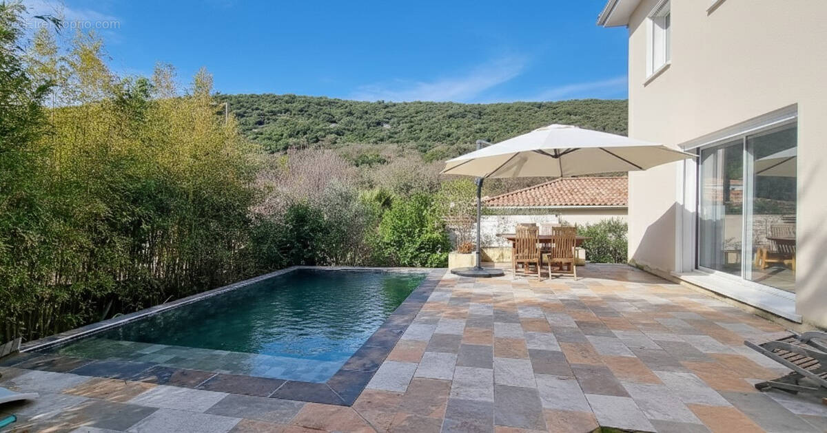 Maison à COMBAILLAUX