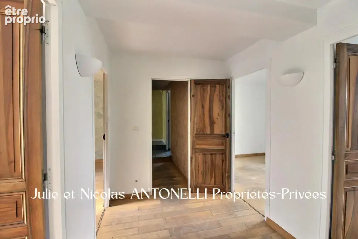 LA FOUILLOUSE (42480) Maison en pierre 212m² habitables 6 chambres garage et jardin - photo 15