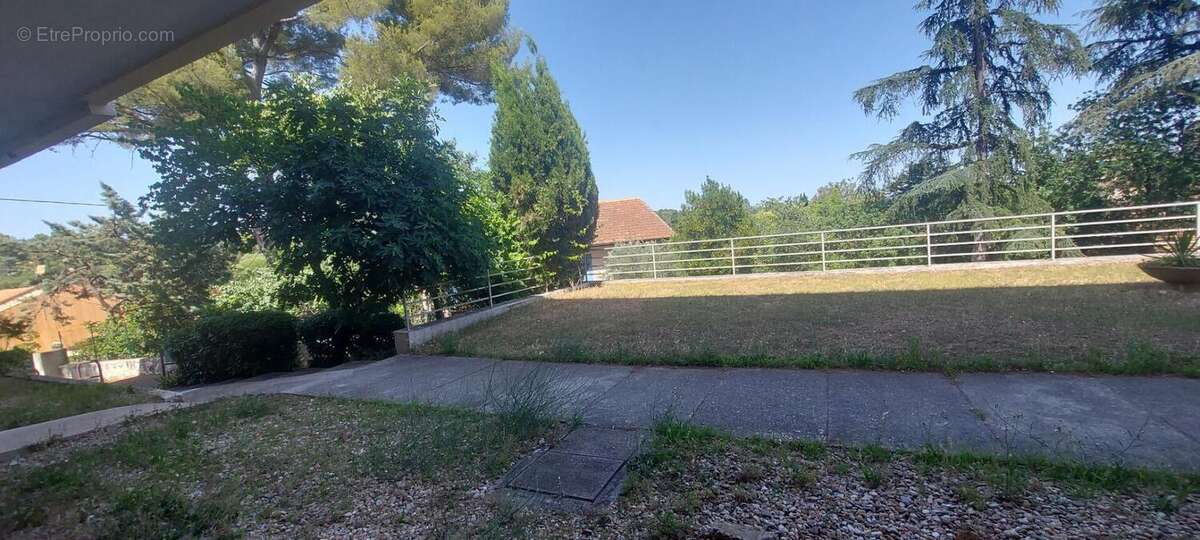 30.gard.nimes. appartement de 38 m² avec balcon dans residence calme et securisee quartier camplanier - photo 8