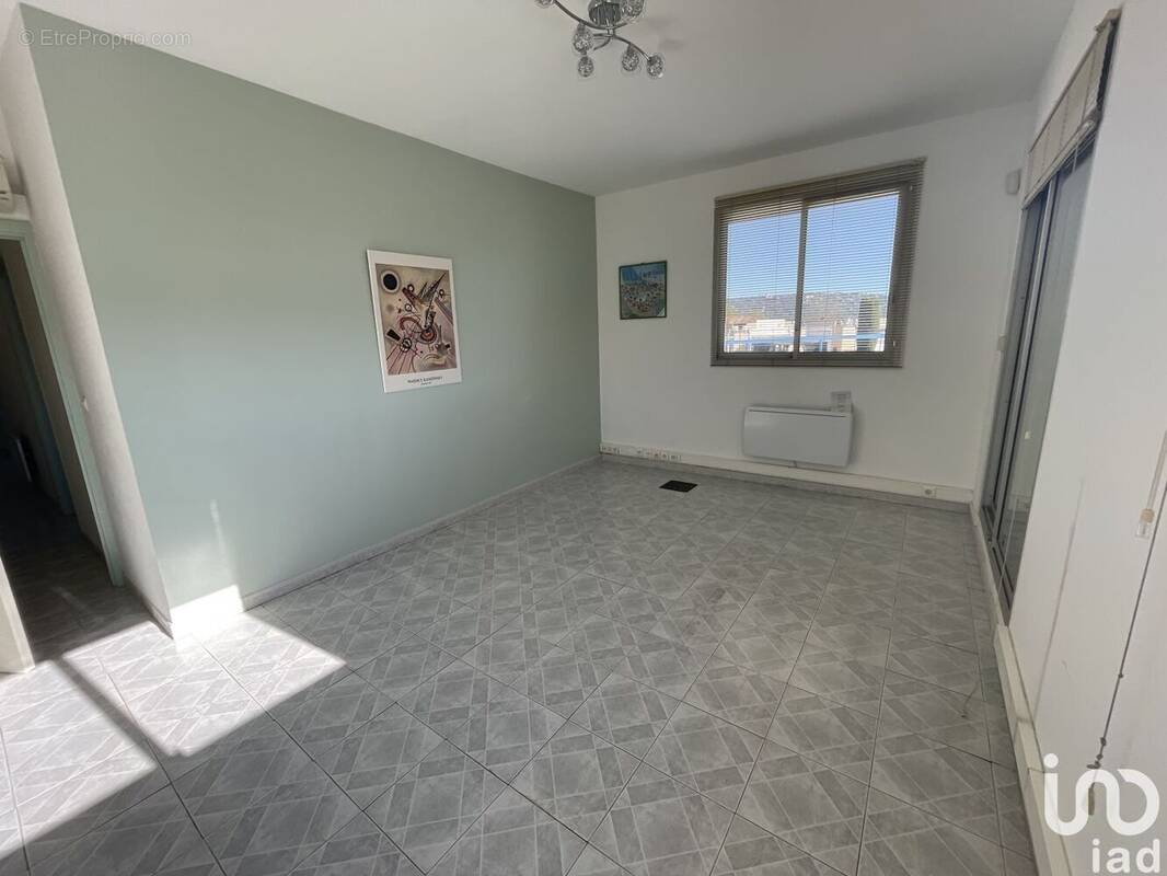 Photo 1 - Commerce à TOURRETTES