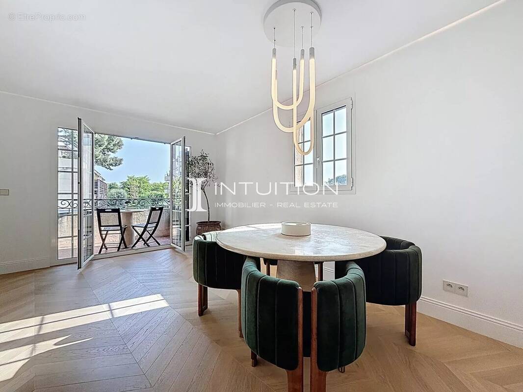 Appartement à SAINT-LAURENT-DU-VAR