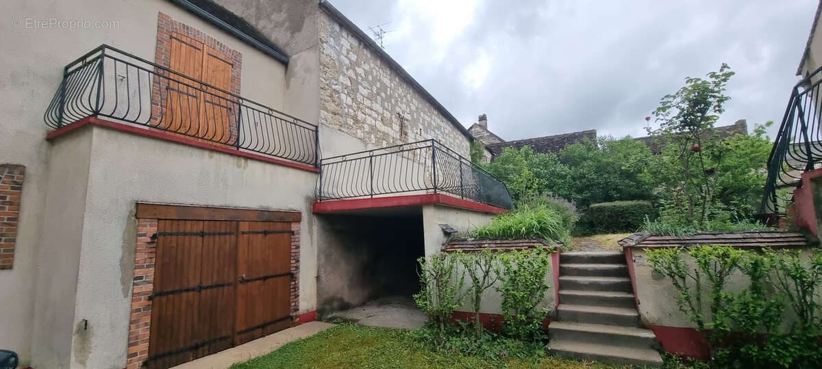 Maison à PONT-SUR-YONNE