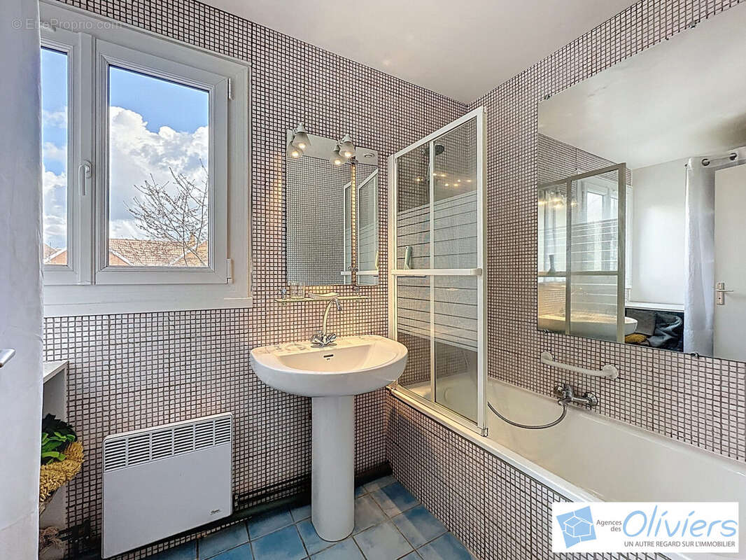 Maison à VOISINS-LE-BRETONNEUX