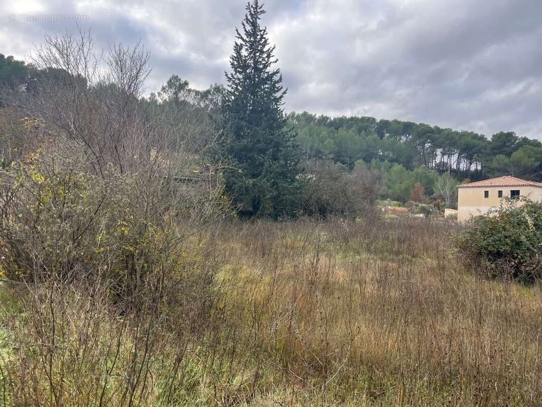 Terrain à VENTABREN