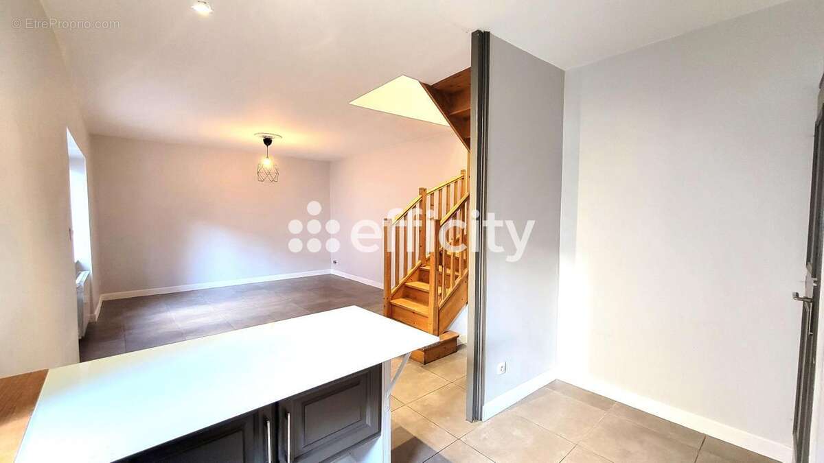 Maison à COLLONGES-AU-MONT-D'OR