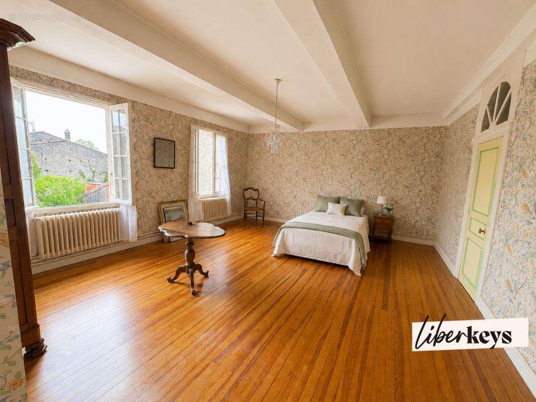 Maison T5 avec jardin, garage et vaste potentiel d’aménagement - photo 7