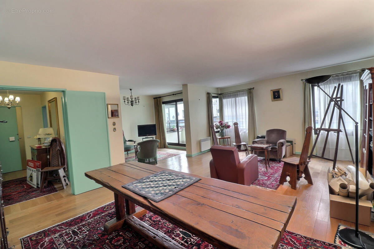 Appartement à PARIS-14E