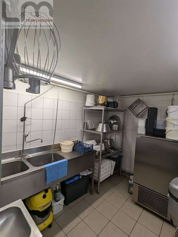 Commerce à NEUILLY-SUR-SEINE