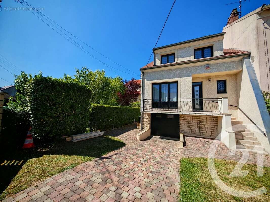 Maison à LA FRETTE-SUR-SEINE