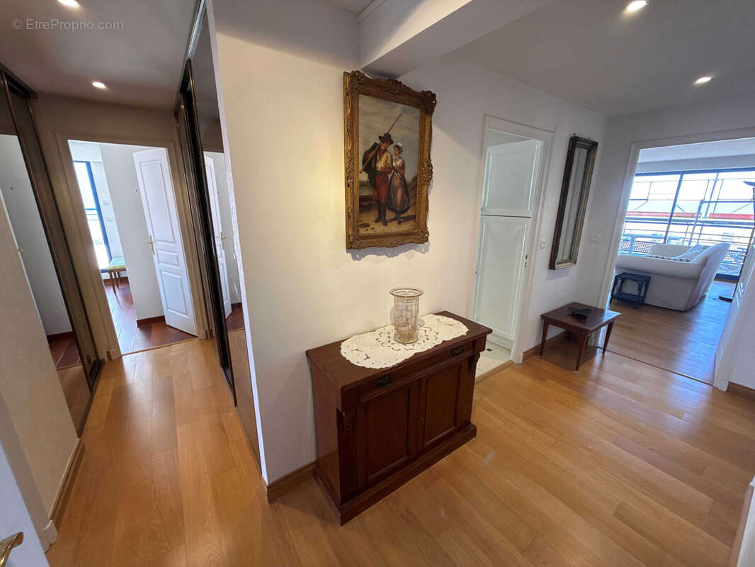 Rare FACE MER magnifique 4 pièces de 128 m2 avec vaste terrasse, 3 ch, 3sdb , garage et cave - photo 7