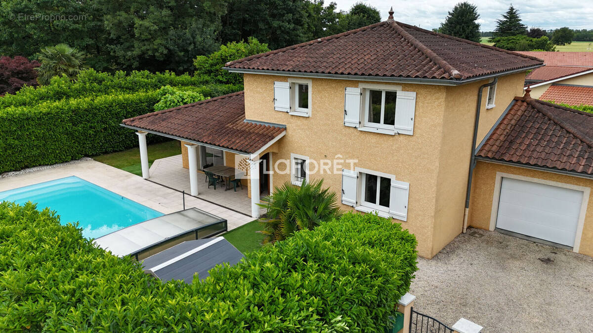 Maison à NEUVILLE-LES-DAMES