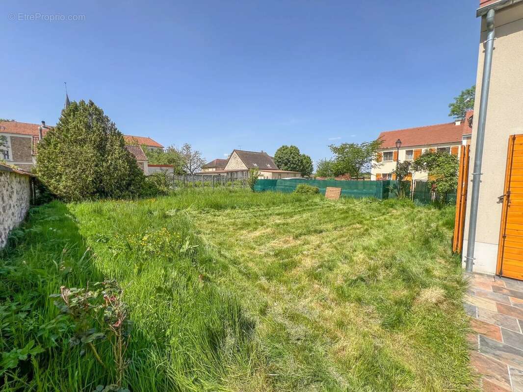 Maison à LE MESNIL-SAINT-DENIS