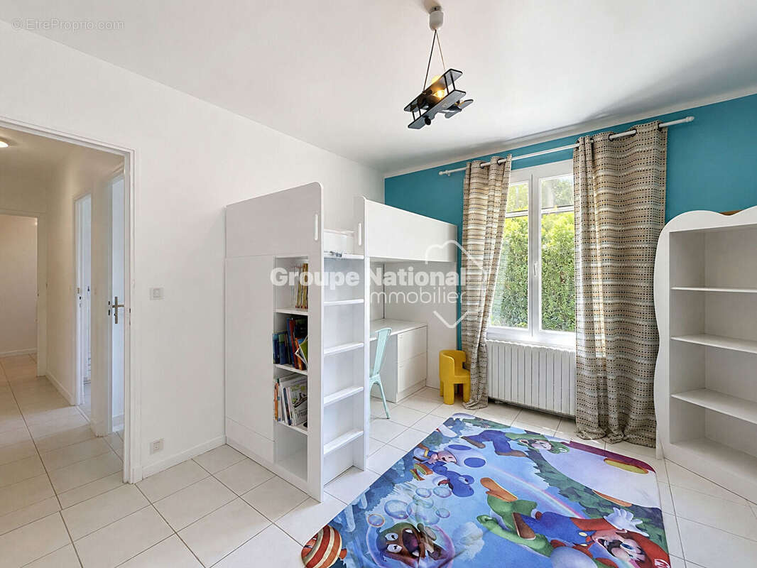 Maison familiale 5 chambres avec piscine à Pernes-les-Fontaines sur une parcelle de 800m2 - photo 9