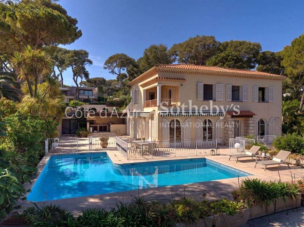 Cap d’Antibes villa avec vue mer piscine et fort potentiel à quelques pas du littoral - photo 3