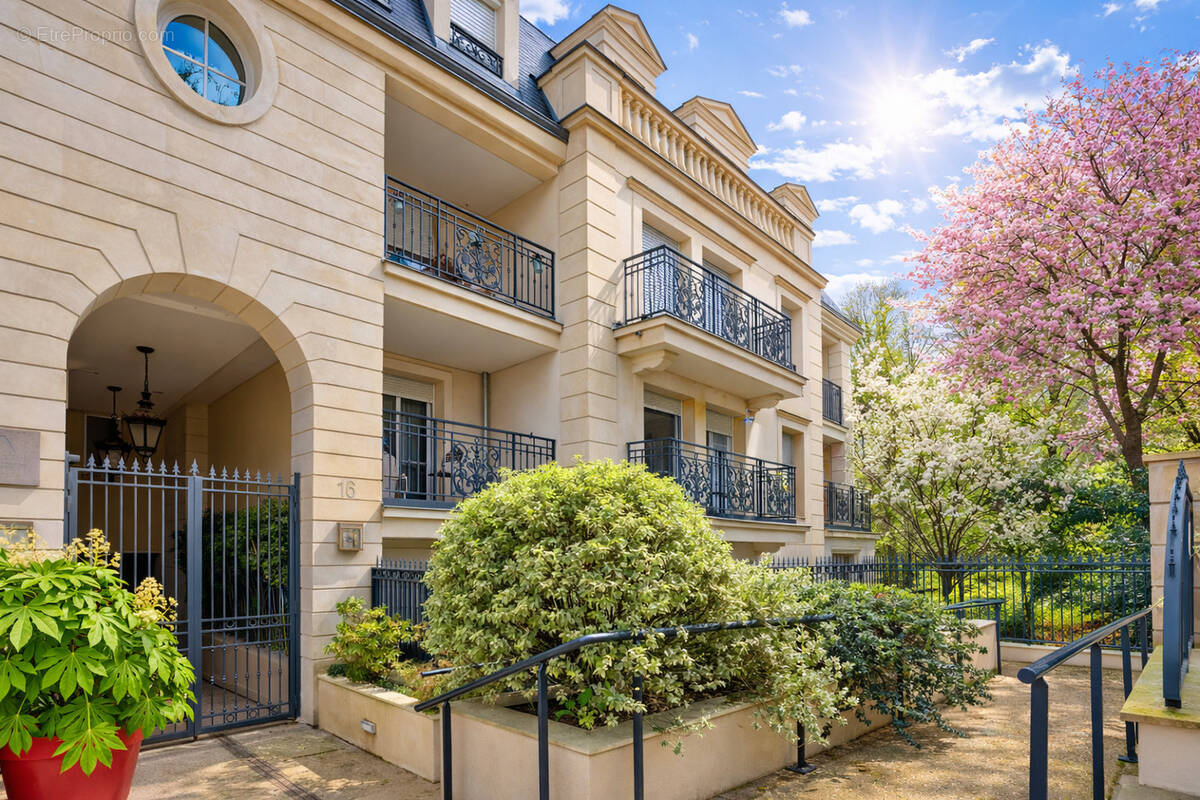 Appartement à LE PLESSIS-ROBINSON