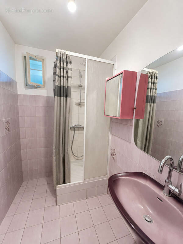 Appartement T4 lumineux avec balcon loggia   Immeuble rénové, sans vis-à-vis, cadre verdoyant   DPE : D - photo 9
