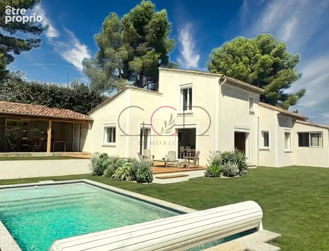 A 3 kms de VELAUX, Secteur LES BRETS - Superbe Villa de 180 m2 entièrement rénovée avec piscine chauffée - photo 4