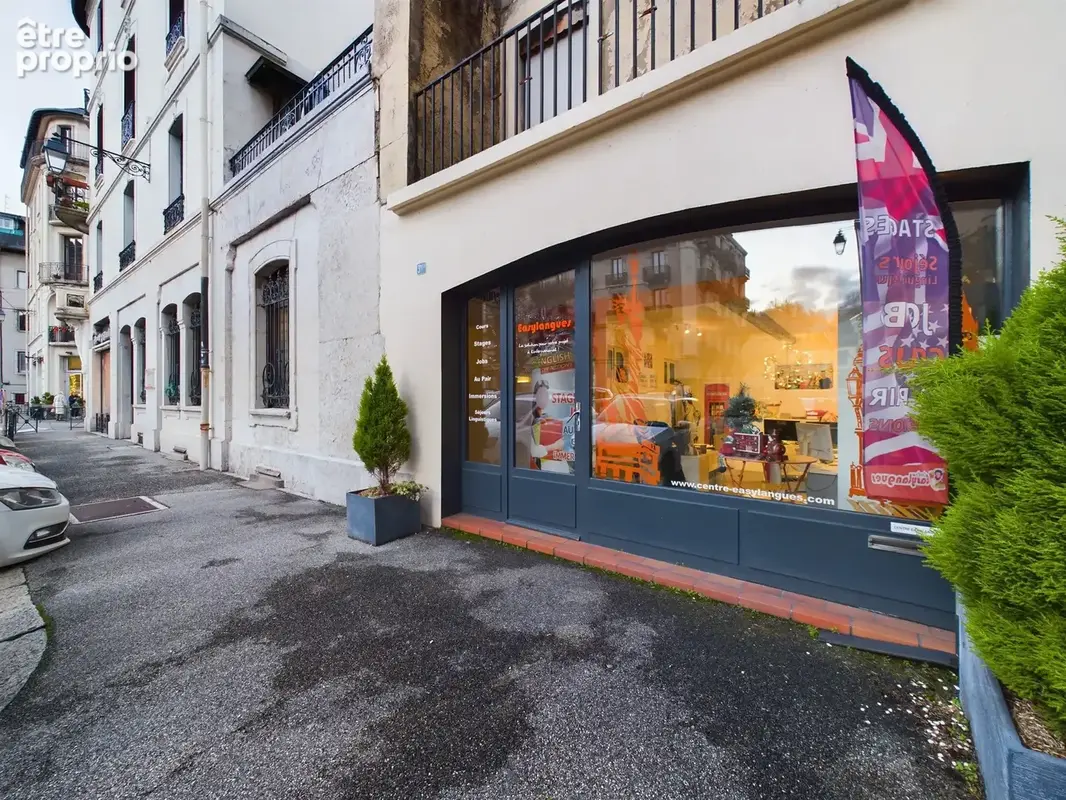 Murs commerciaux à vendre à Chambéry hyper centre 100m2 divisible - photo 1