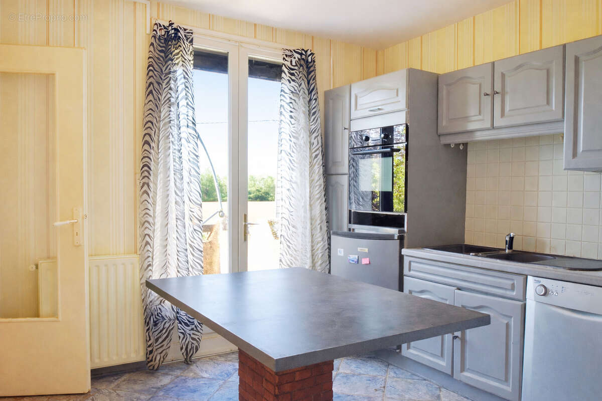 Maison à REYNIES