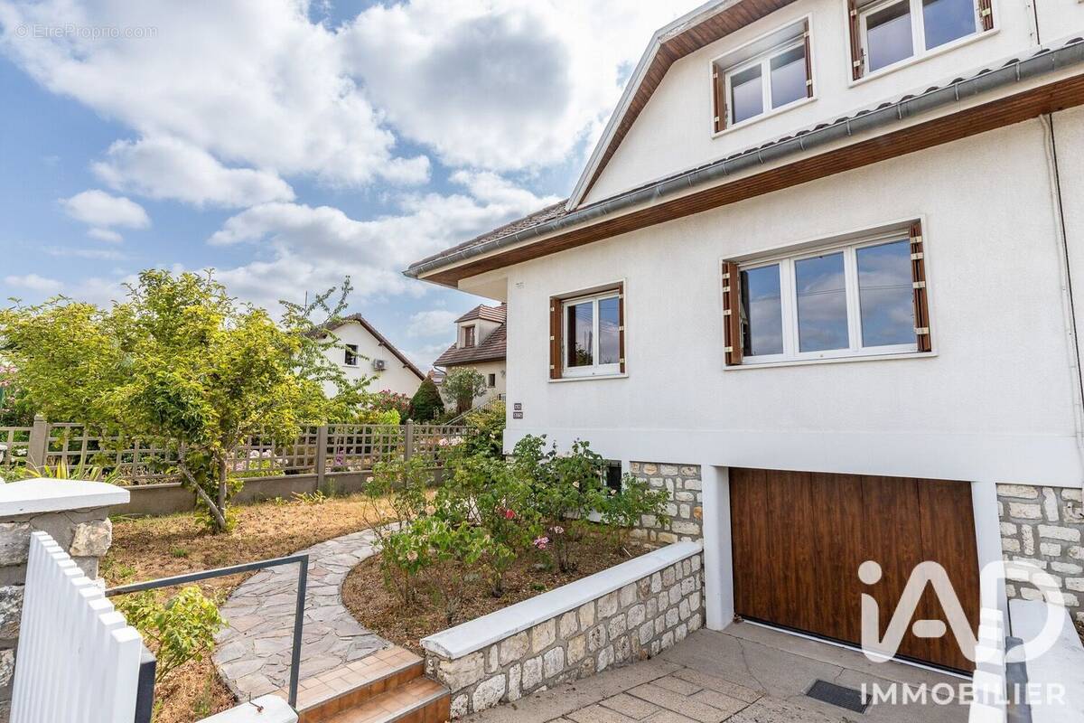 Photo 1 - Maison à SAINTE-GENEVIEVE-DES-BOIS