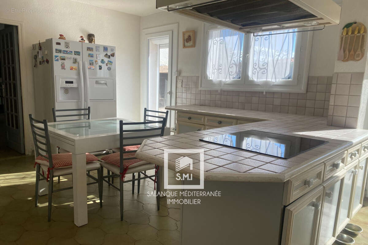 Maison à SAINT-LAURENT-DE-LA-SALANQUE