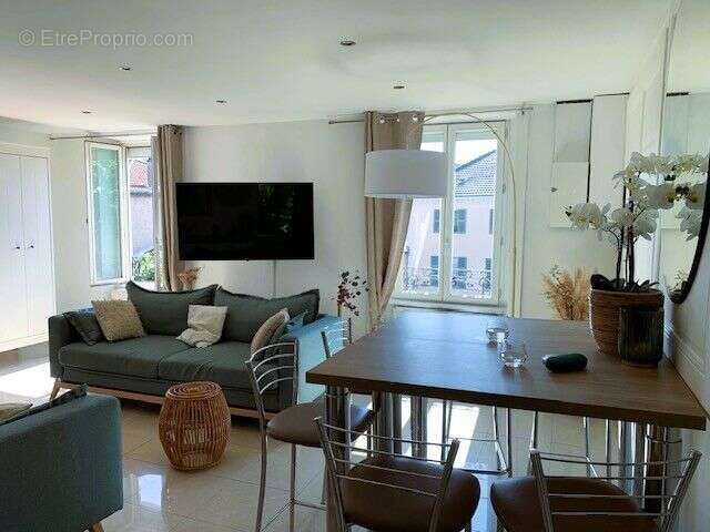 Appartement à NEUVILLE-SUR-SAONE
