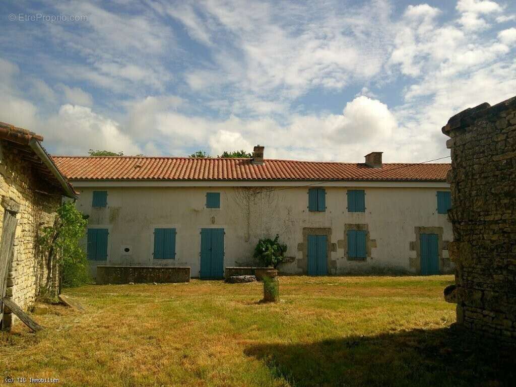 Maison à LEZAY
