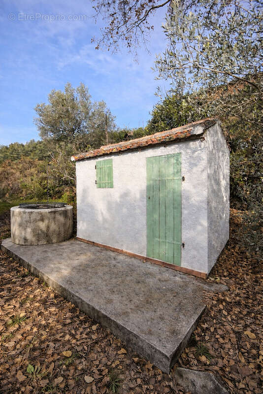 Terrain à LE CASTELLET