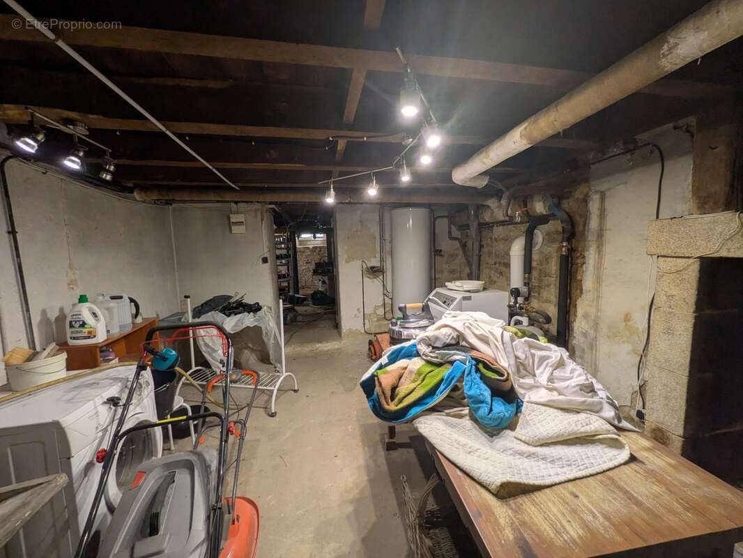 Guemene sur scorff maison bourgeoise  7 pièces 185 m² environ avec garage et dépendances,un puits une parcelle de 3706m² - photo 26