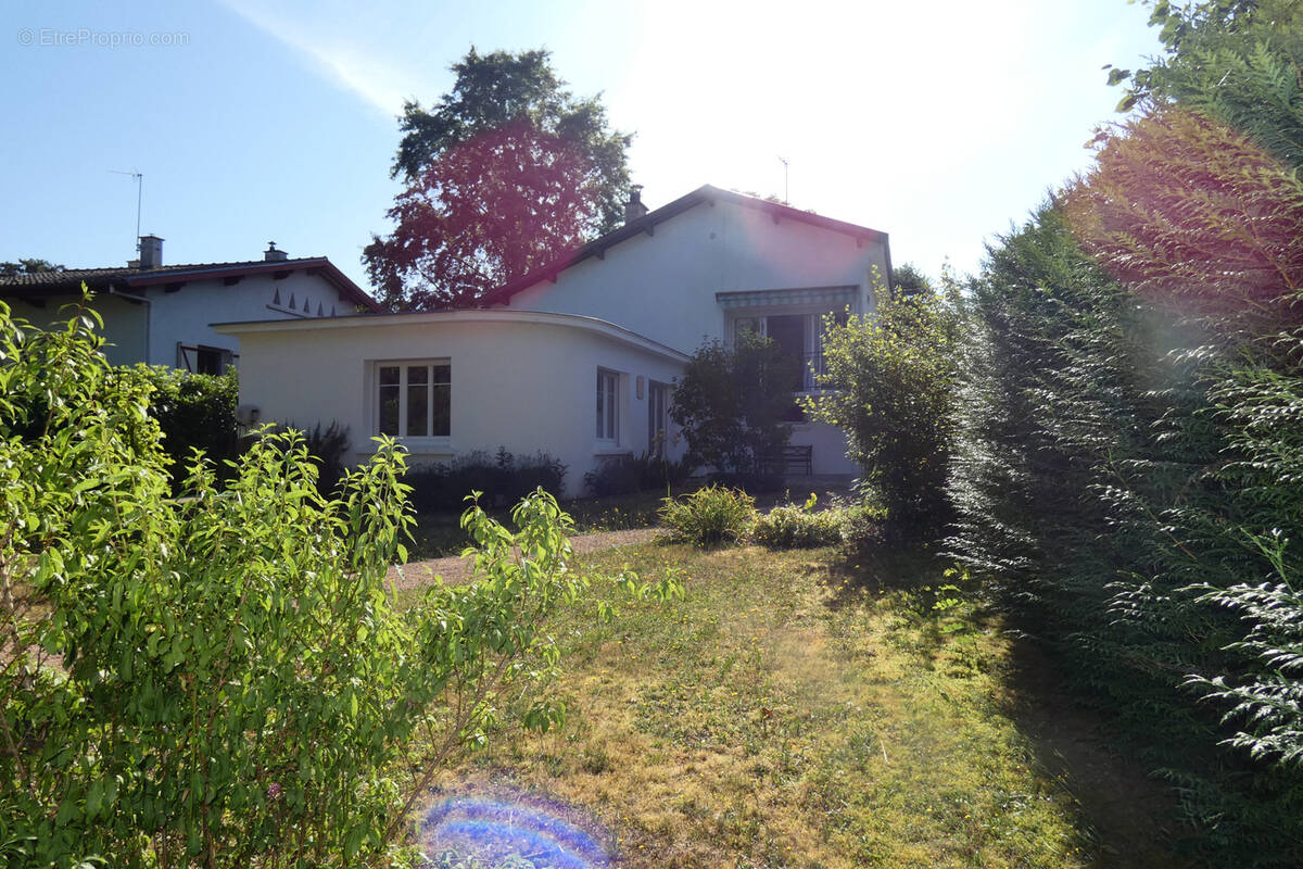 Maison à NERIS-LES-BAINS