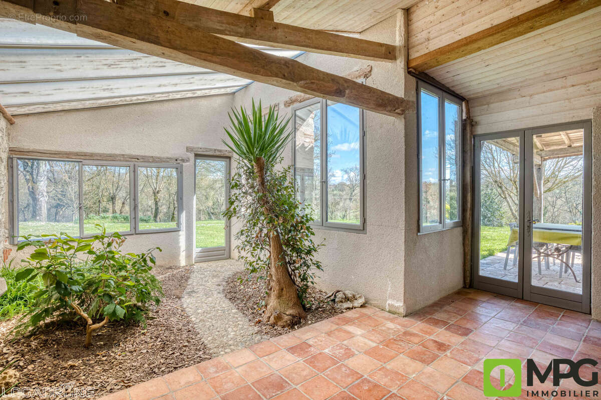 Proche CASSENEUIL à 15 minutes de VILLENEUVE SUR LOT, maison en pierres sur terrain de 2462 m2. - photo 16