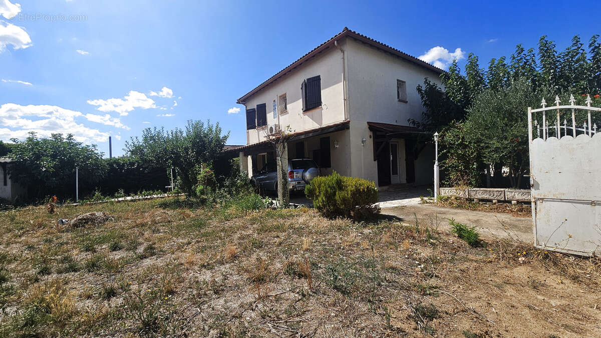 Grande maison familiale avec deux logements et terrain piscinable - photo 9