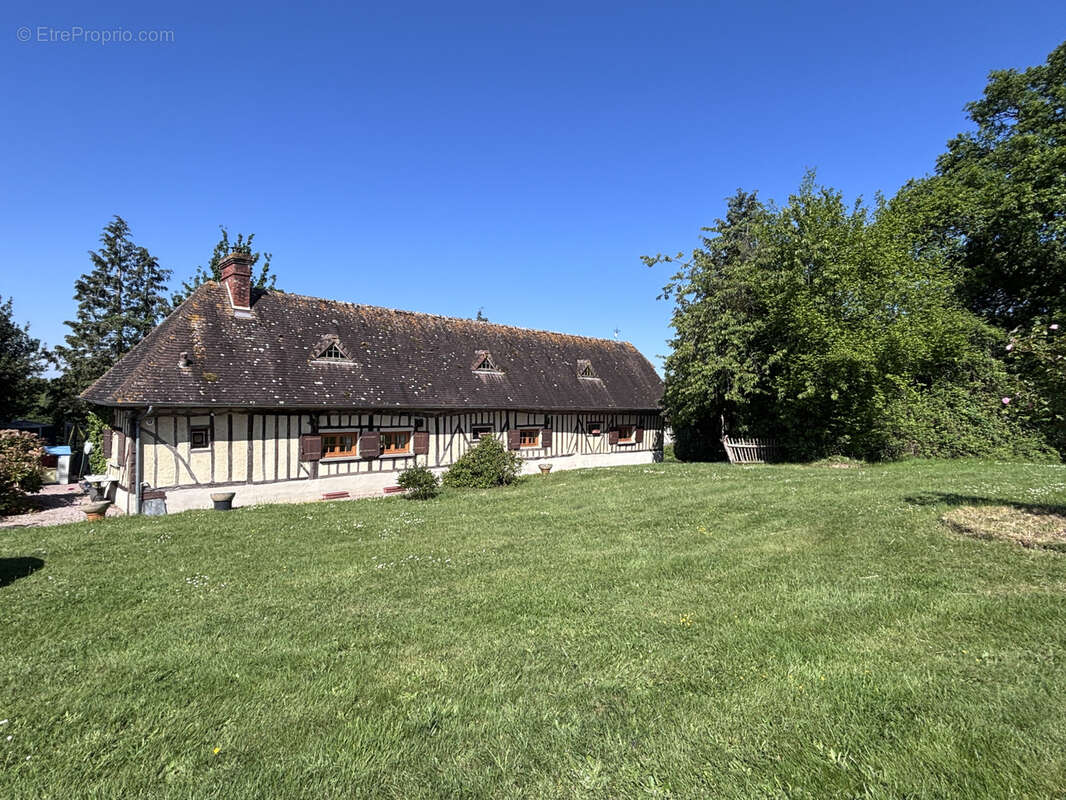 Propriété normande au grand calme - T6 de 141m2 - Piscine et nombreuses dépendances sur 6000m2 - photo 3