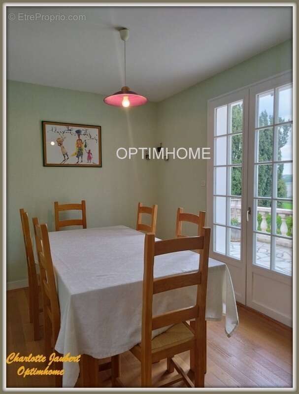 Maison à MONTMOREAU-SAINT-CYBARD