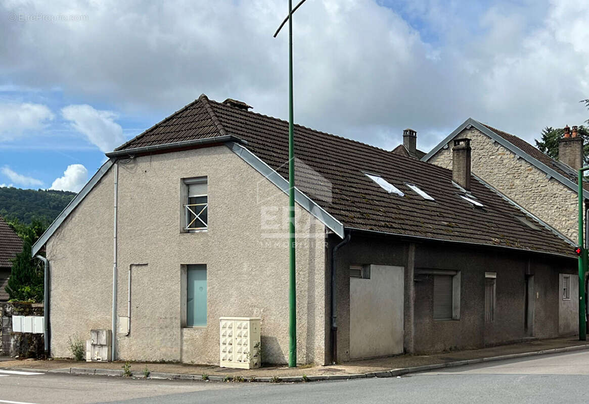 Maison à ROCHE-LEZ-BEAUPRE