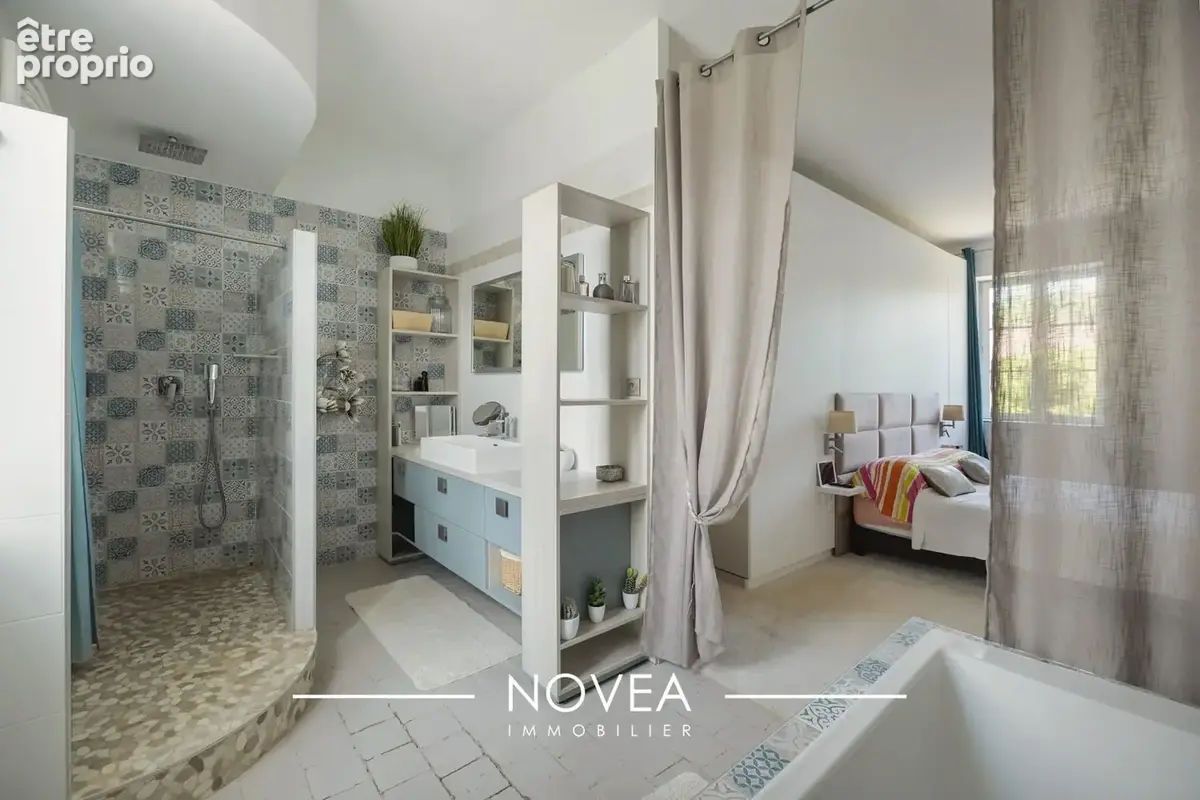 Maison 330 m² à Jassans-Riottier  - photo 9