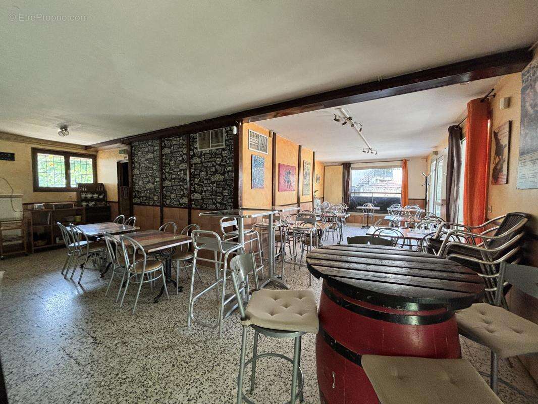 Commerce à RODILHAN