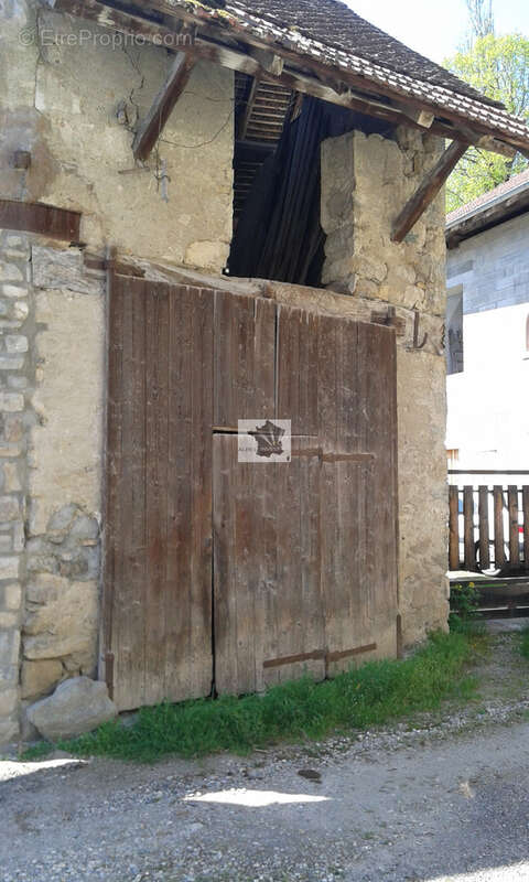 Terrain à CHAPAREILLAN